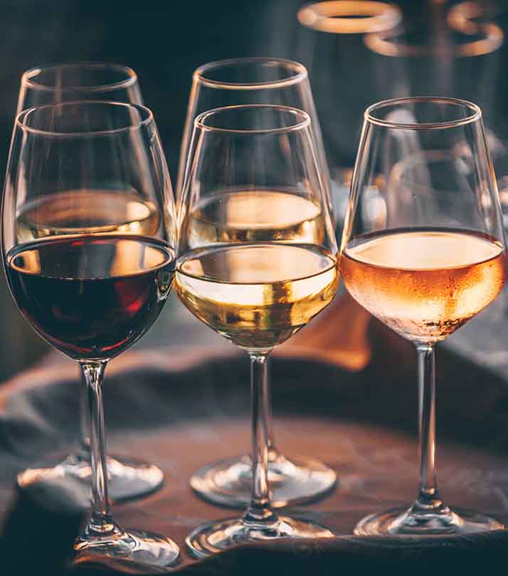 ROSE,Wine,Glasses,For,A,Tasting,With,Friends.,Close,Up