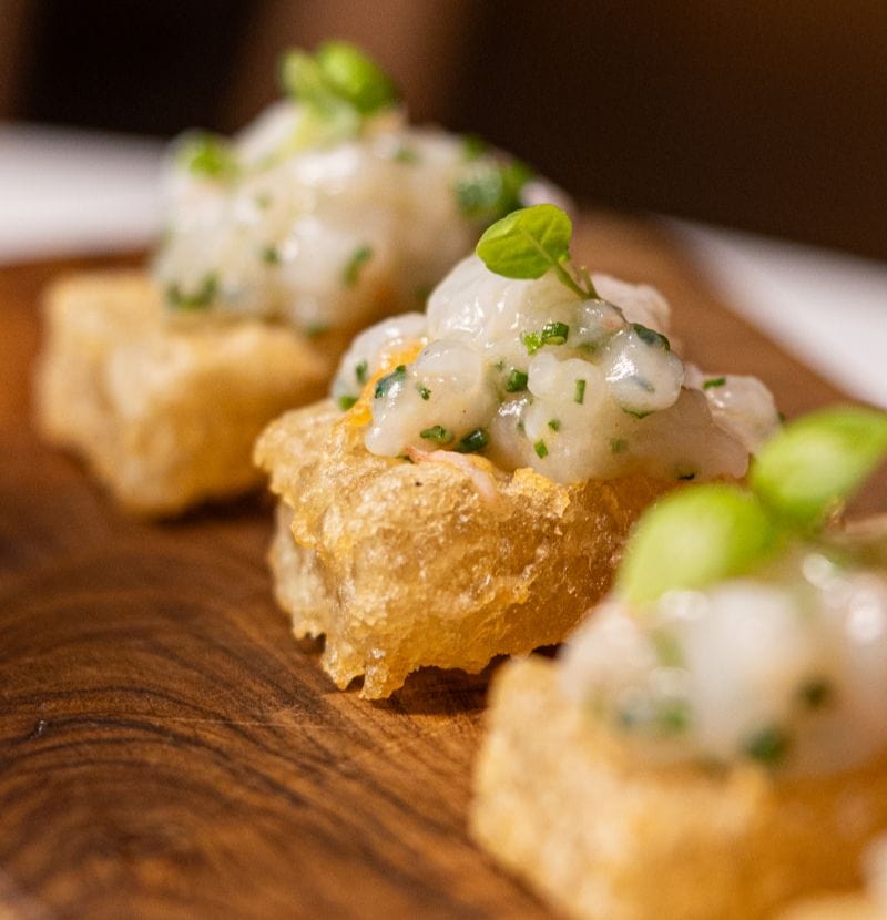 Canape_de_tapioca_en_tempura_y_tartar_de_cigala
