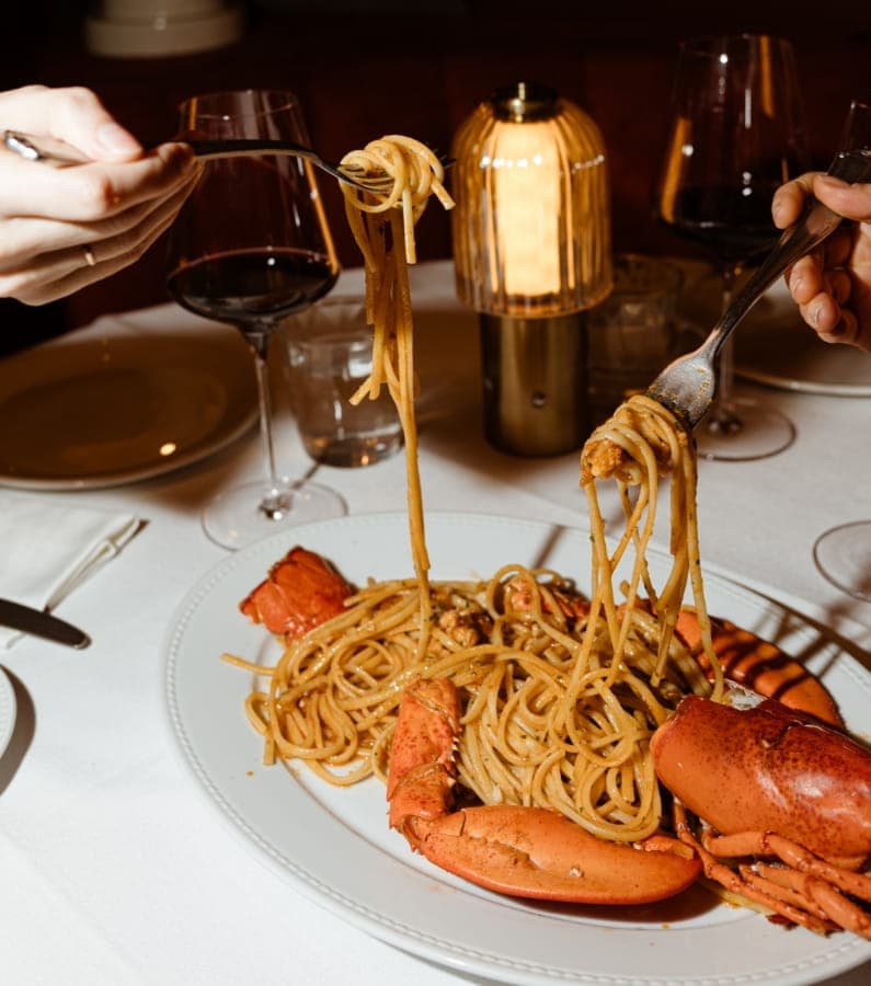 spaghetti-bogavante-la-fonda-bistro-madrid Spaghetti cremosos con bogavante a la brasa de la carta de La Fonda Bistró en Chamberí